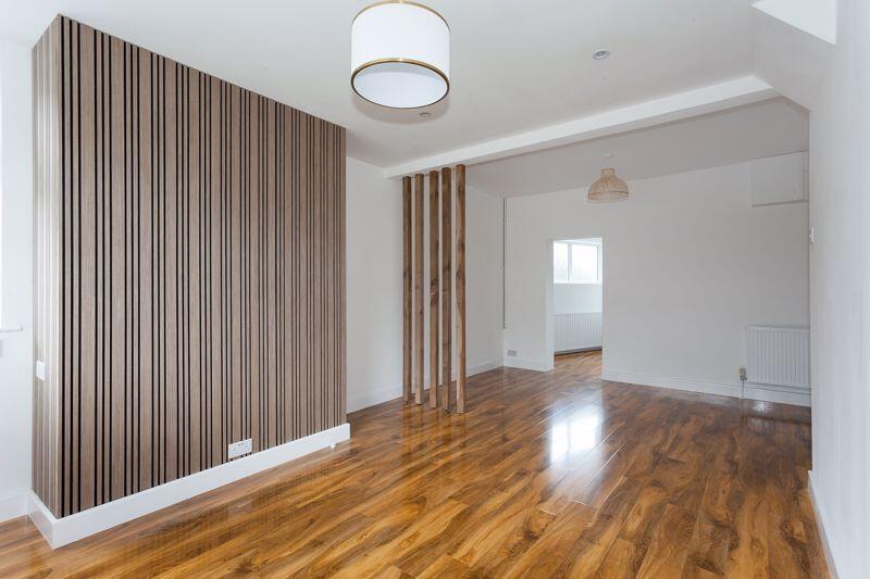 LOUNGE THROUGH DINER