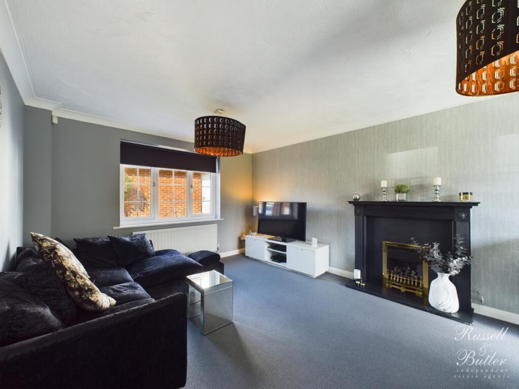 CAM01995G0-PR0204-STILL004