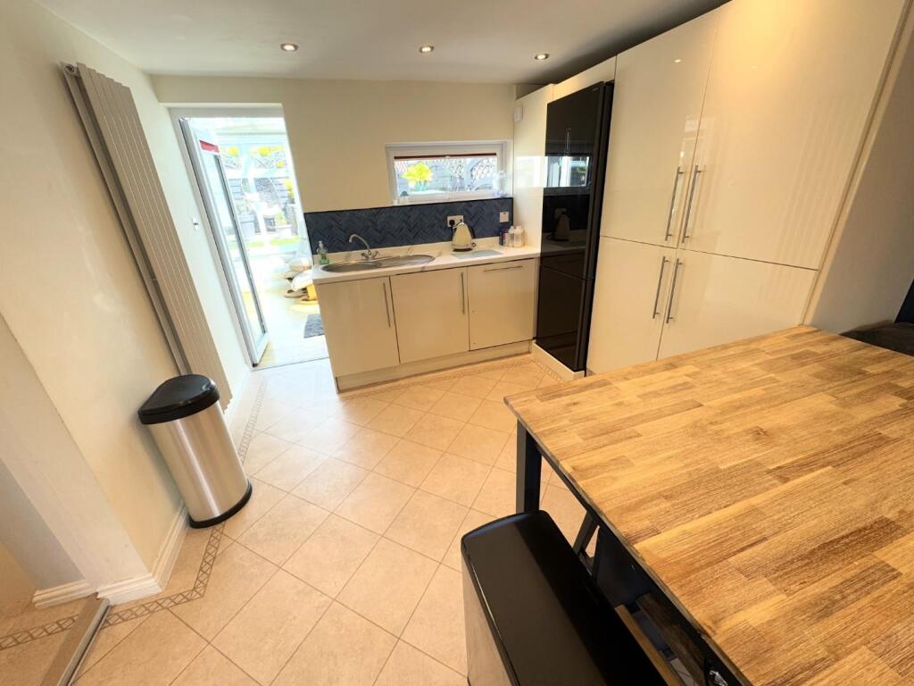 ADDITIONAL KITCHEN SPACE