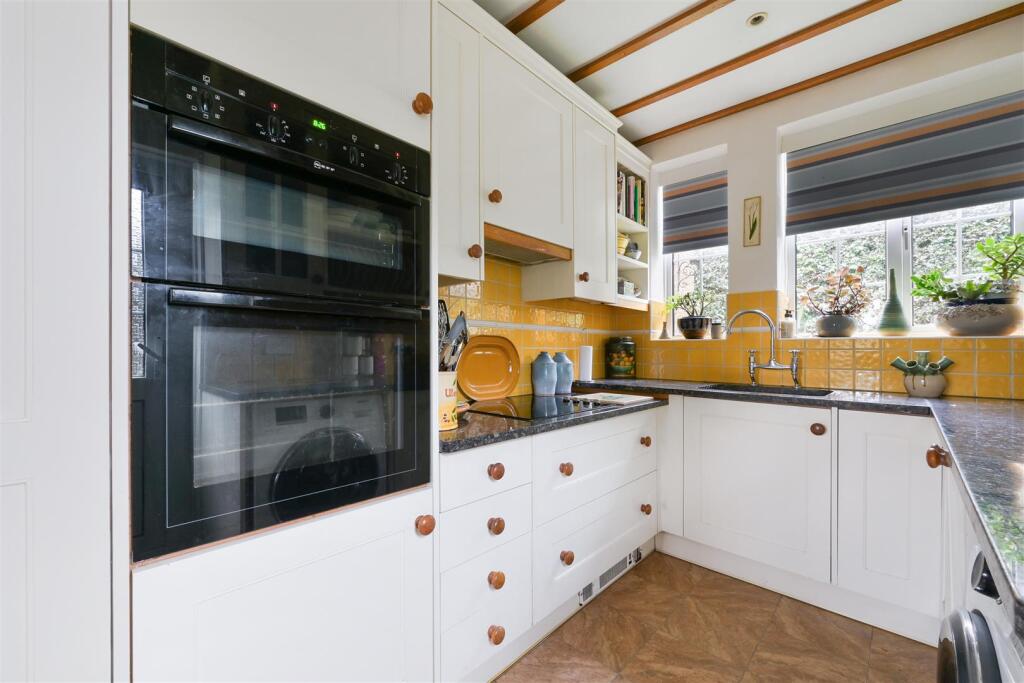 JOSEPHINE CLOSE (17).jpg