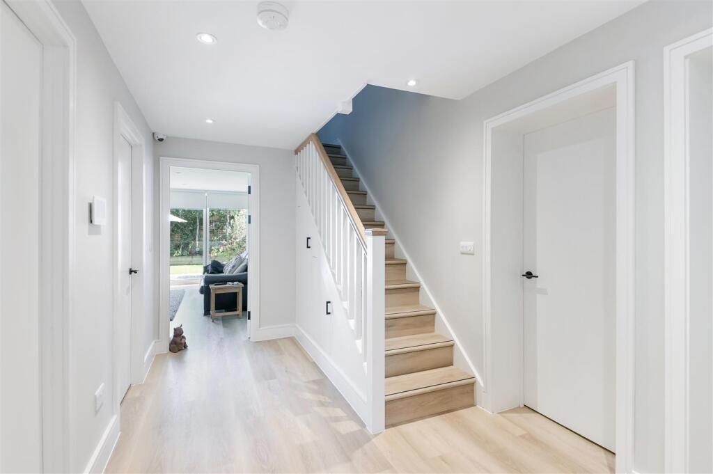 DEANS CLOSE,18-12.jpg