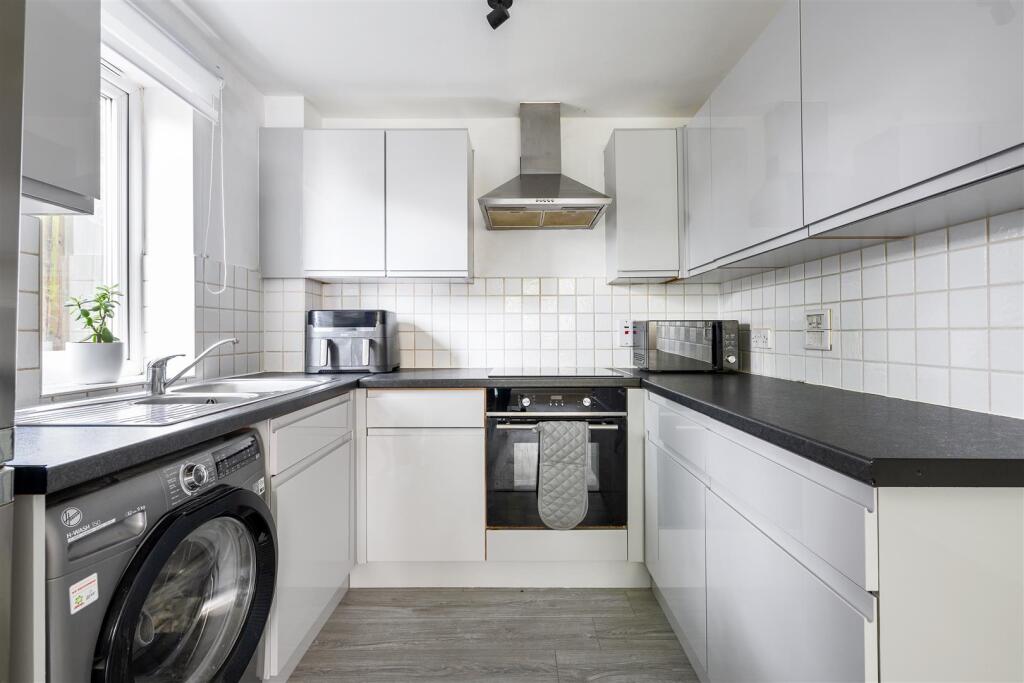 Lockwood Place E4