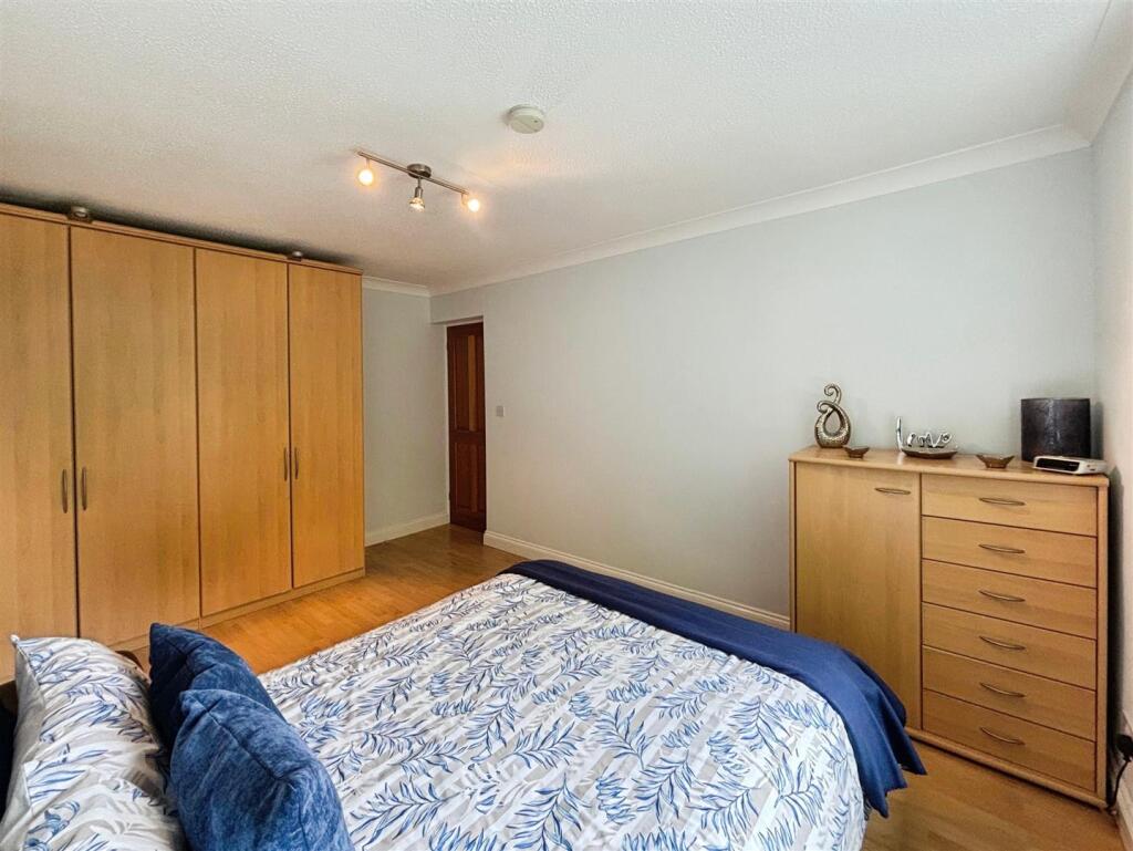 d1ef05e3-Photo 206-11-25 2C 2011 2039 2035.jpg