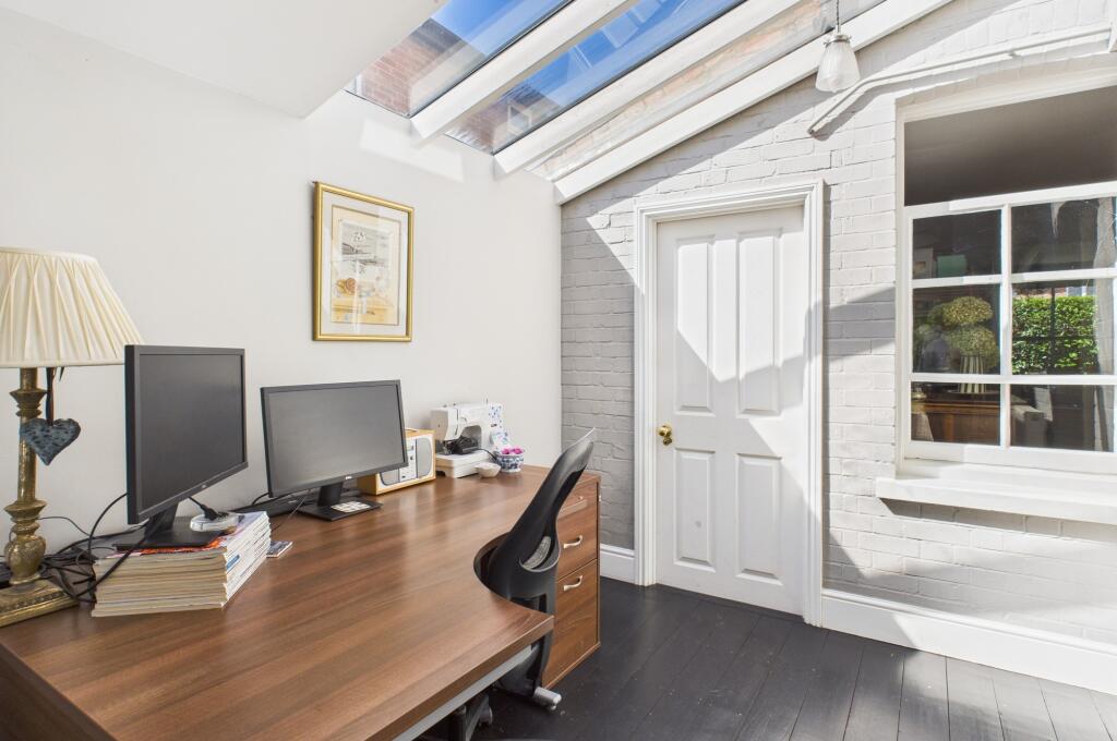 CAM02545G0-PR0475-STILL012