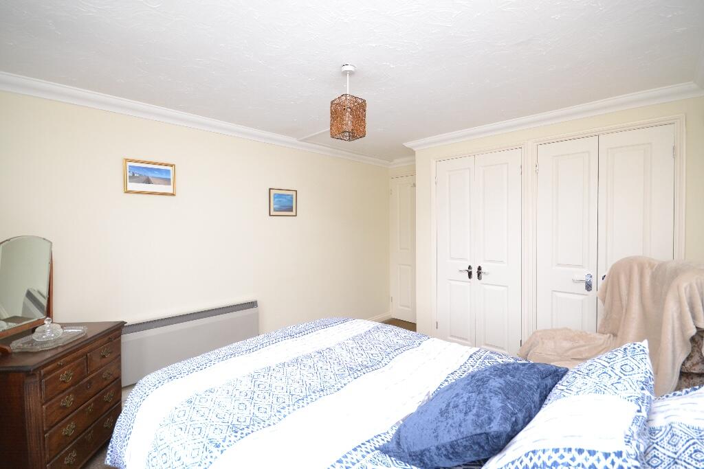 Large double bedroom