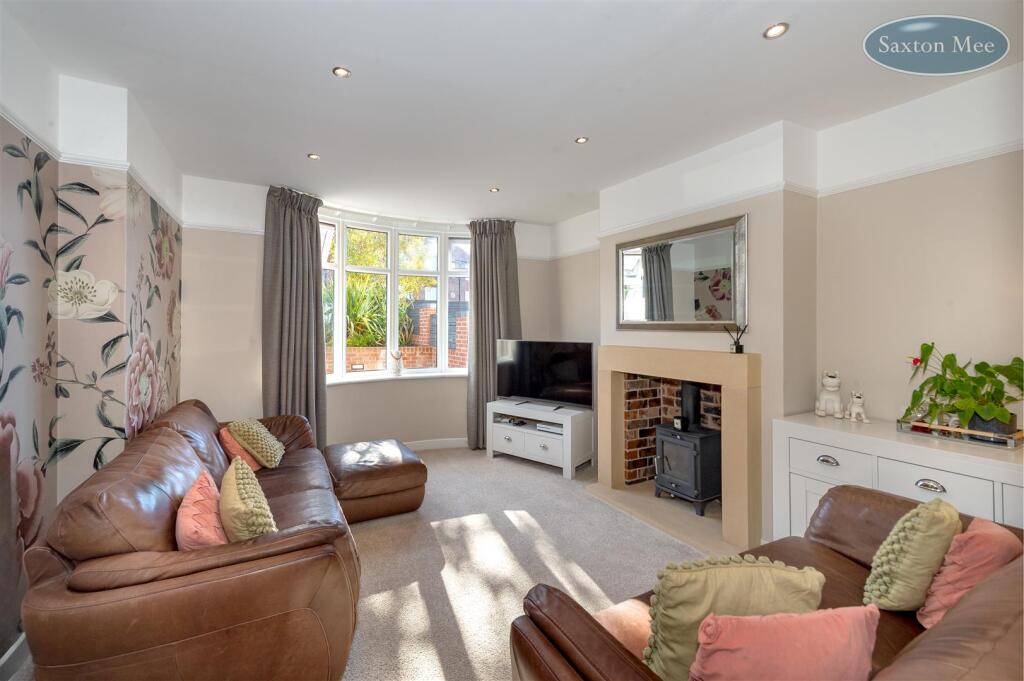 54 Stanwood Crescent - lounge 3748.jpg