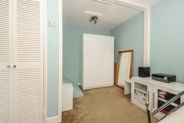 Dressing area to master