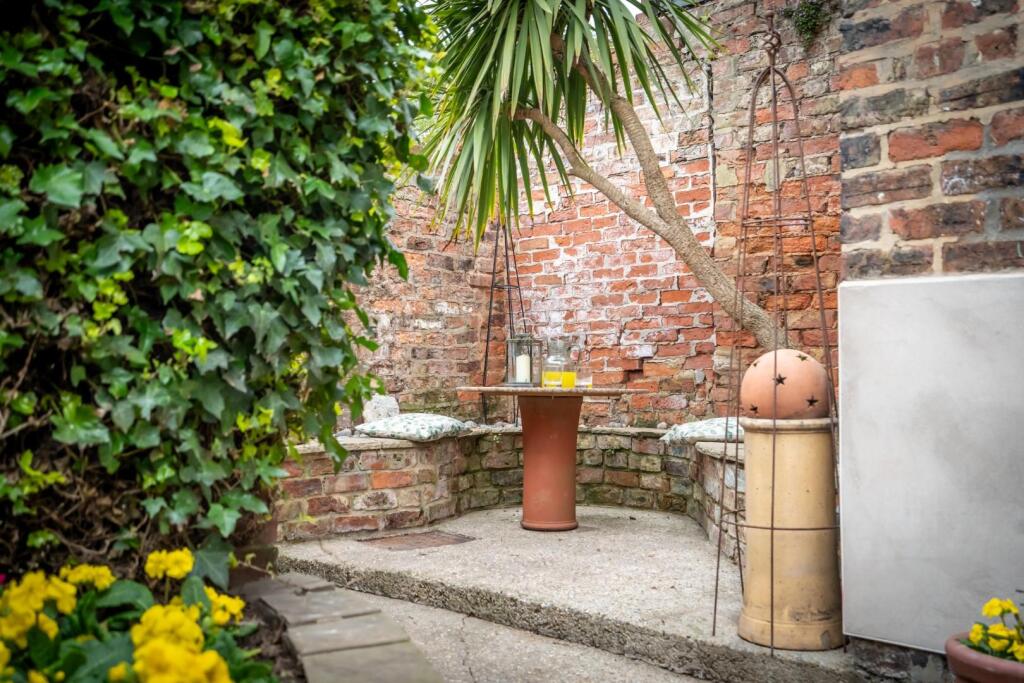 cleveland street-20.jpg