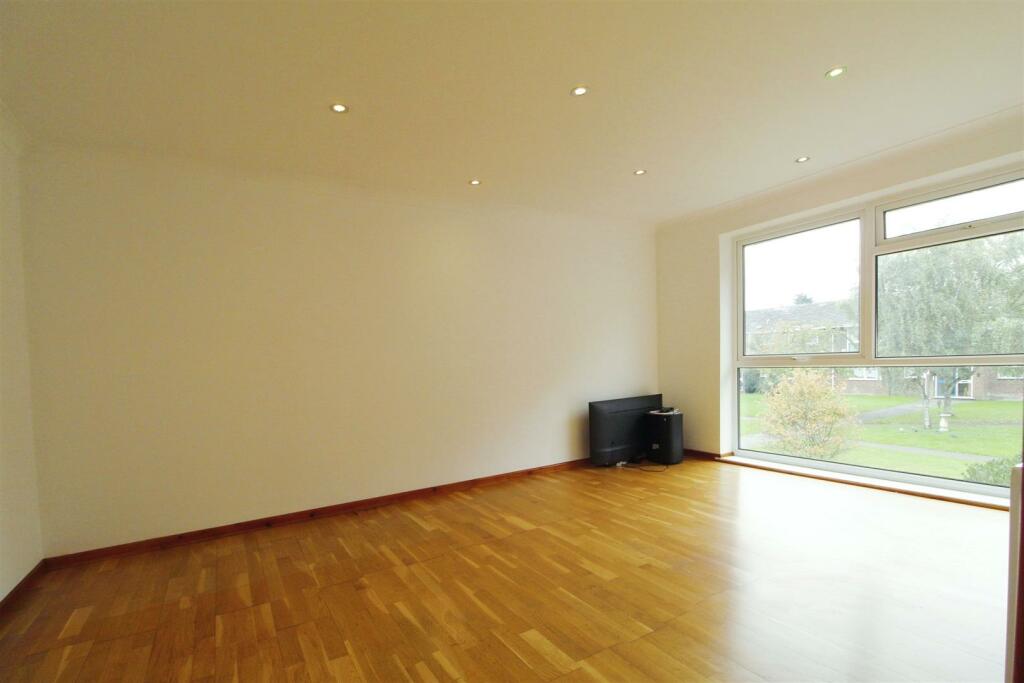 lounge 201.JPG