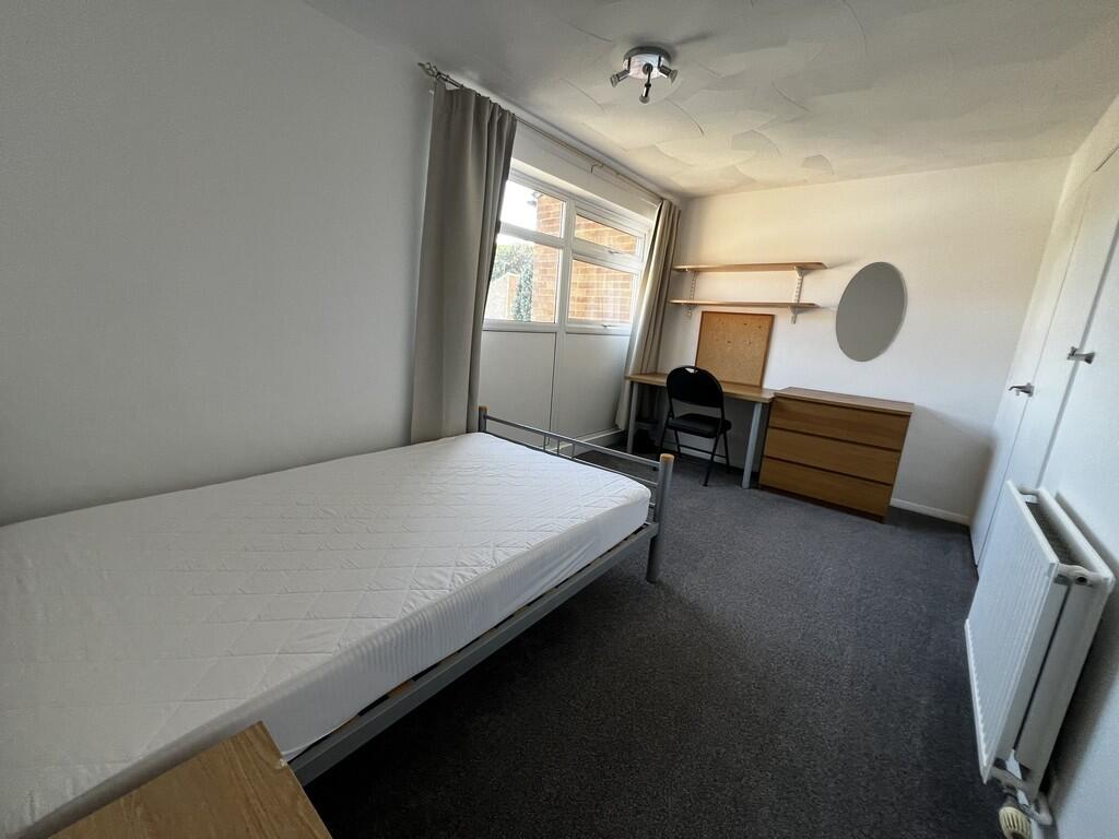 5c38cb6b-bedroom ...