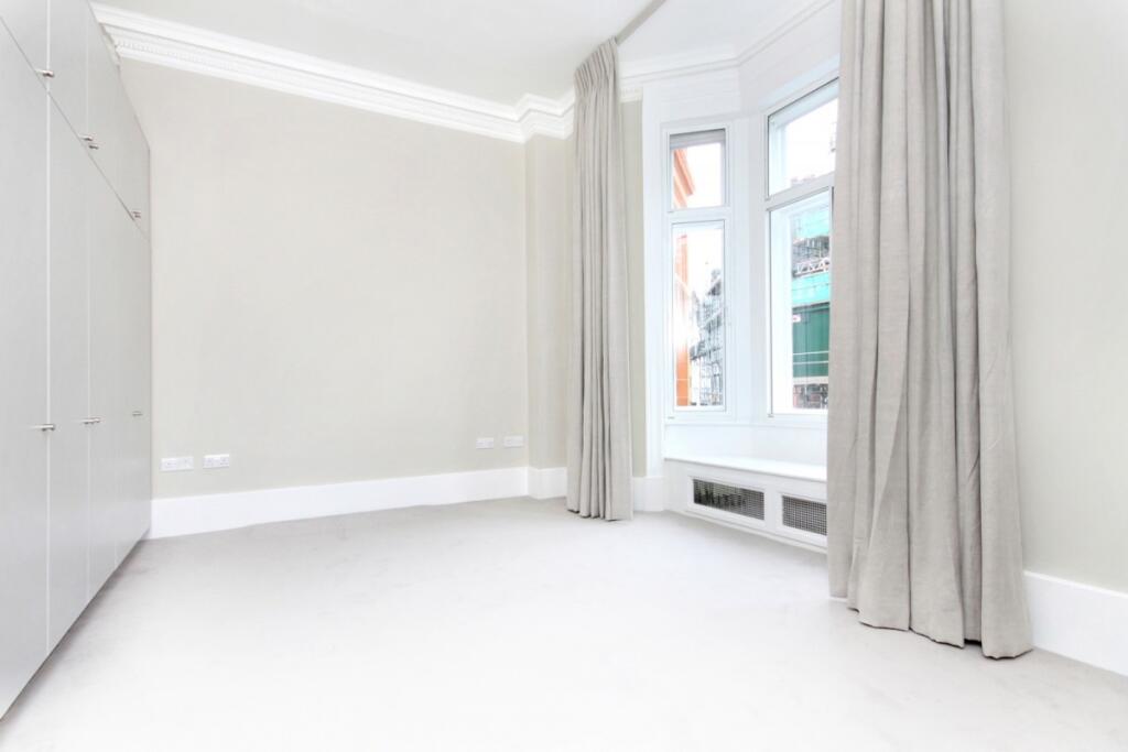 three bedroom Her...