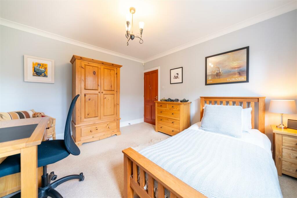 Bedroom 4-2.jpg