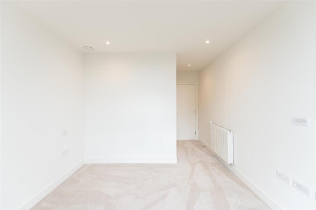 Master Bedroom   .jpg