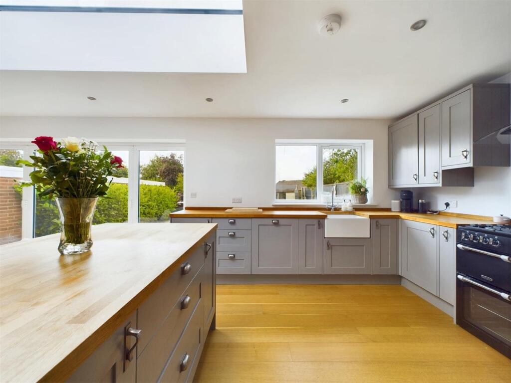OPEN PLAN LIVING/ KITCHEN/ DINING AREA