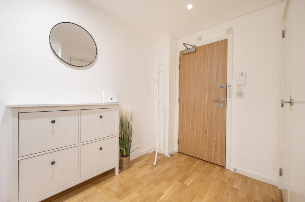 1395052-4-694a8f9...