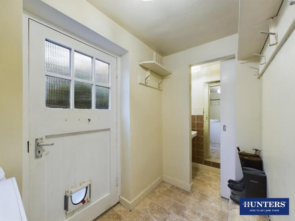 Rear Hall/Cloakroom