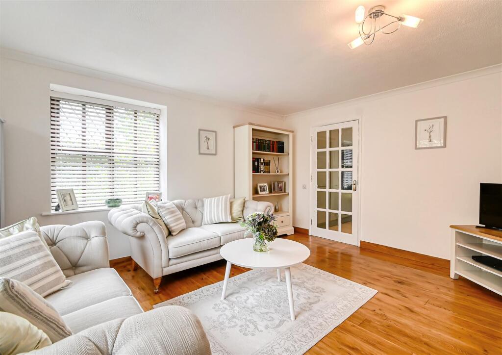 1 Manor House Close-11.jpg