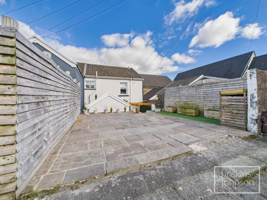 Garden &amp; Parking