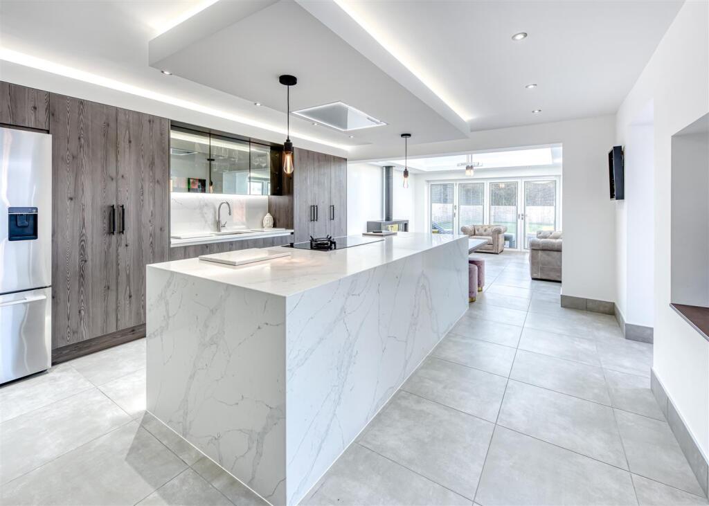 37 Deaconsfield-kitchen1.jpg