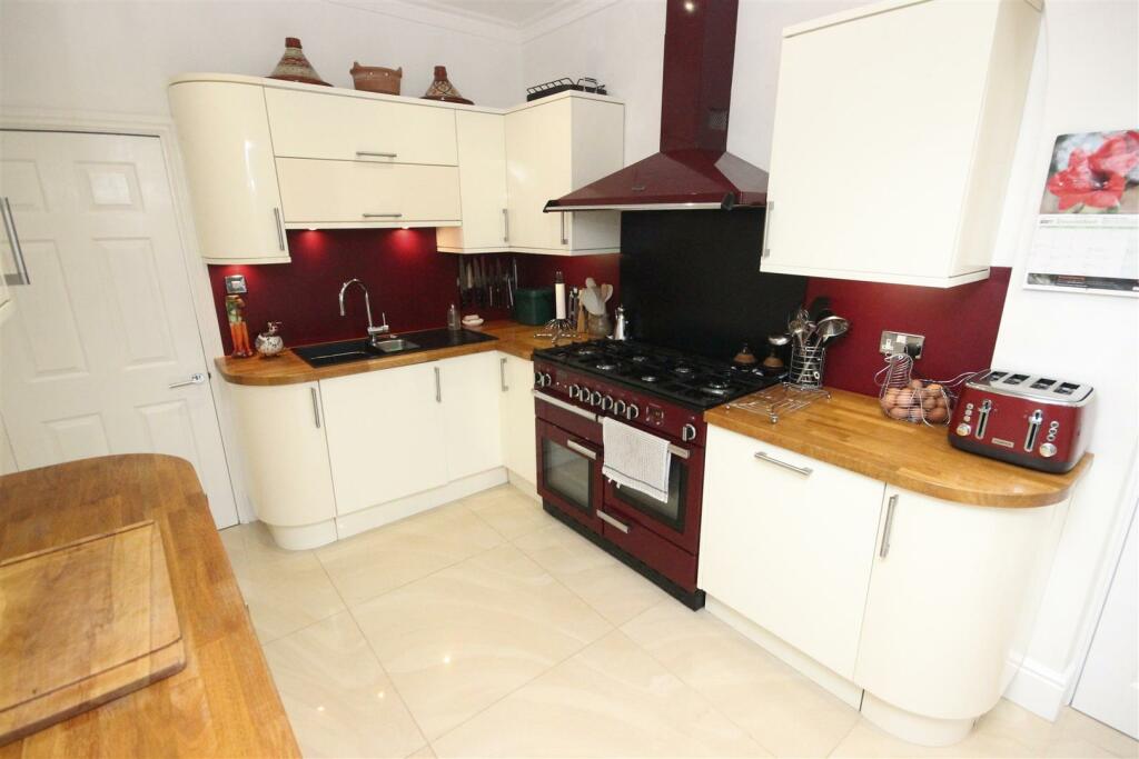 kitchen 1.JPG