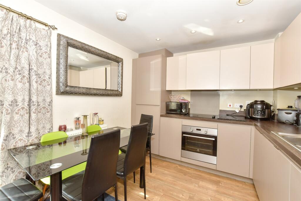Kitchen/Lounge