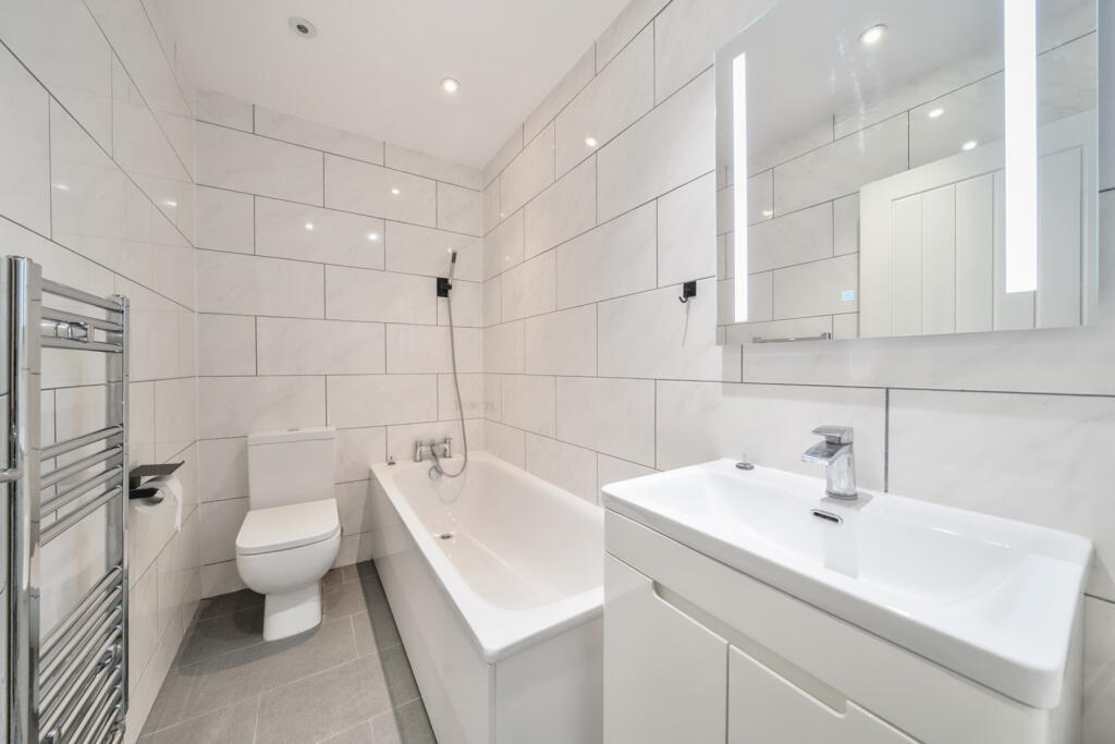 1320647-7-687f5ad...