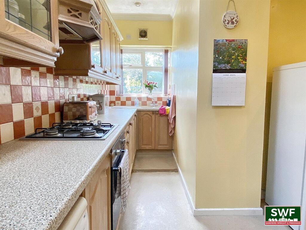 Kitchen2.jpg