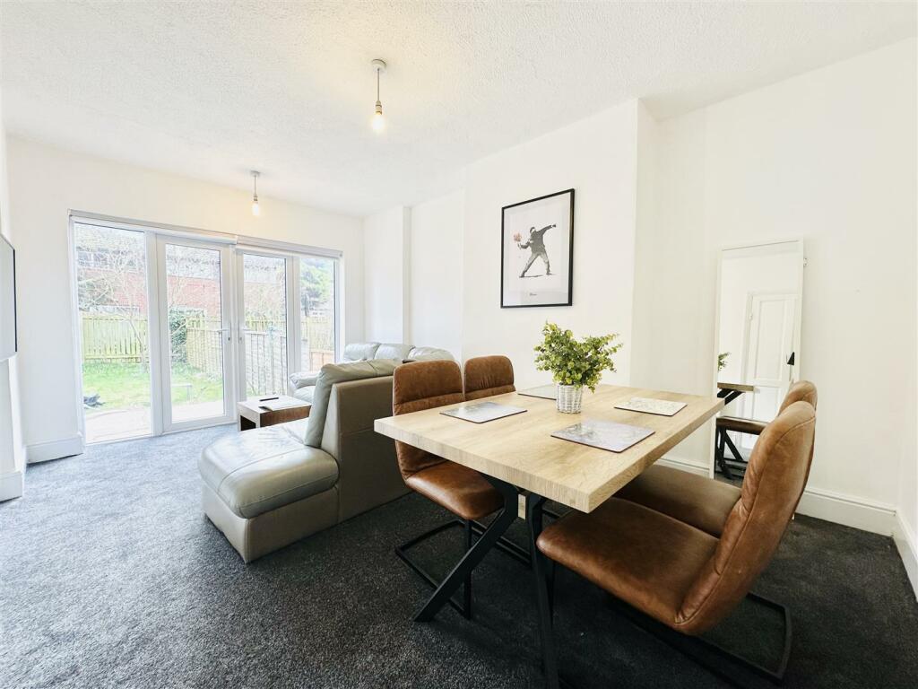 Living/Dining Area
