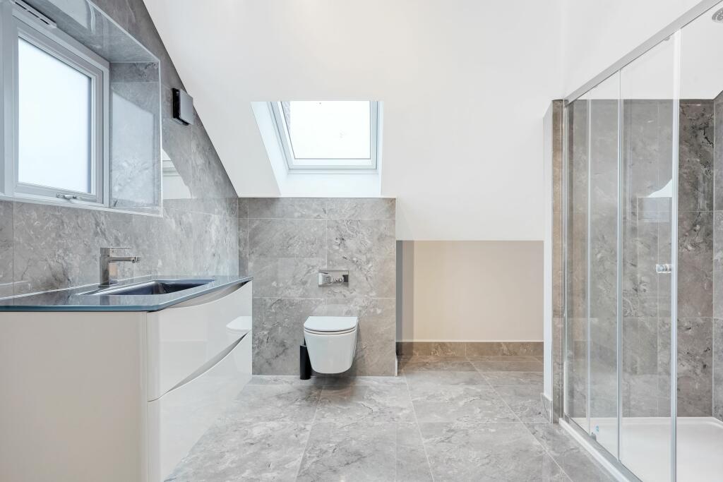 En-Suite to second floor suite