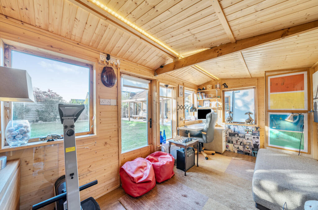 1365139-4-68e7738...