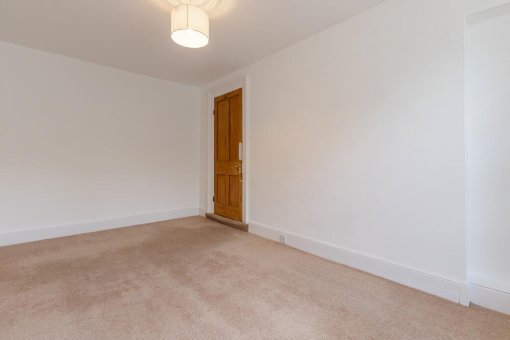 A12 - 3 Courtlands Torquay - 250414