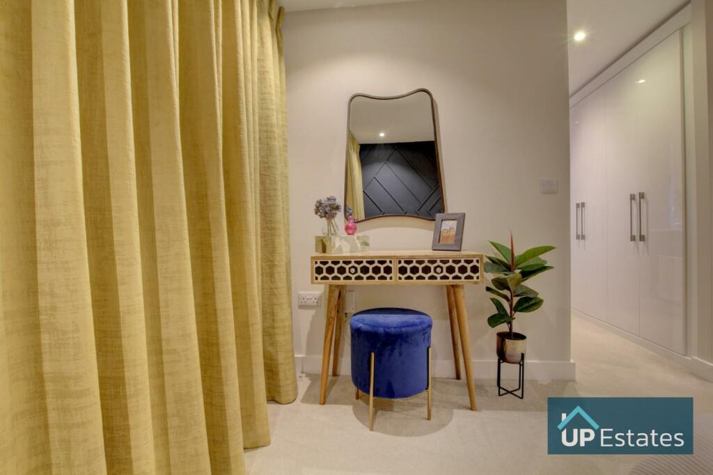 Dressing Room (2).jpg