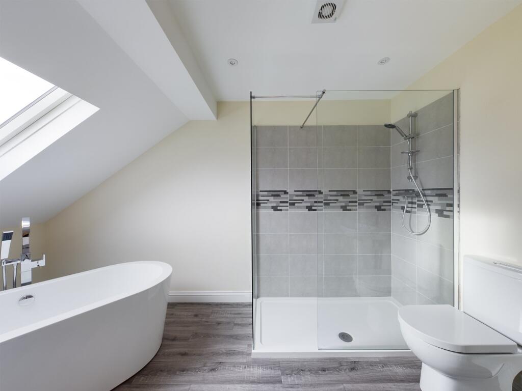 CAM00560P1-PR0082-STILL08