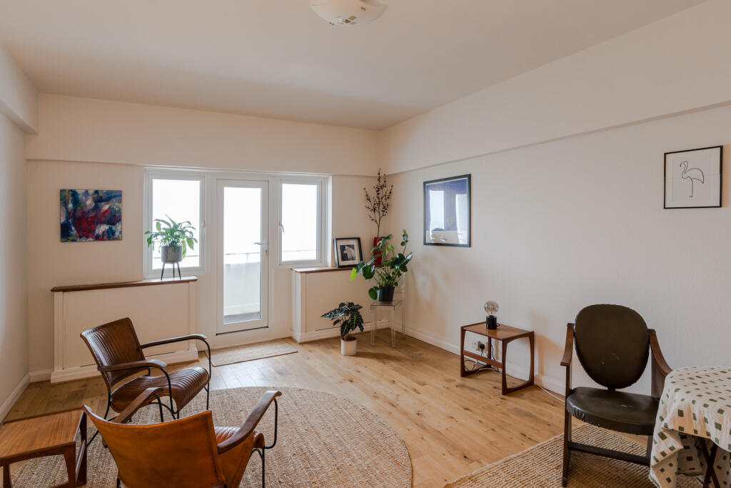 264682 - 56 Marine Court-5.jpg