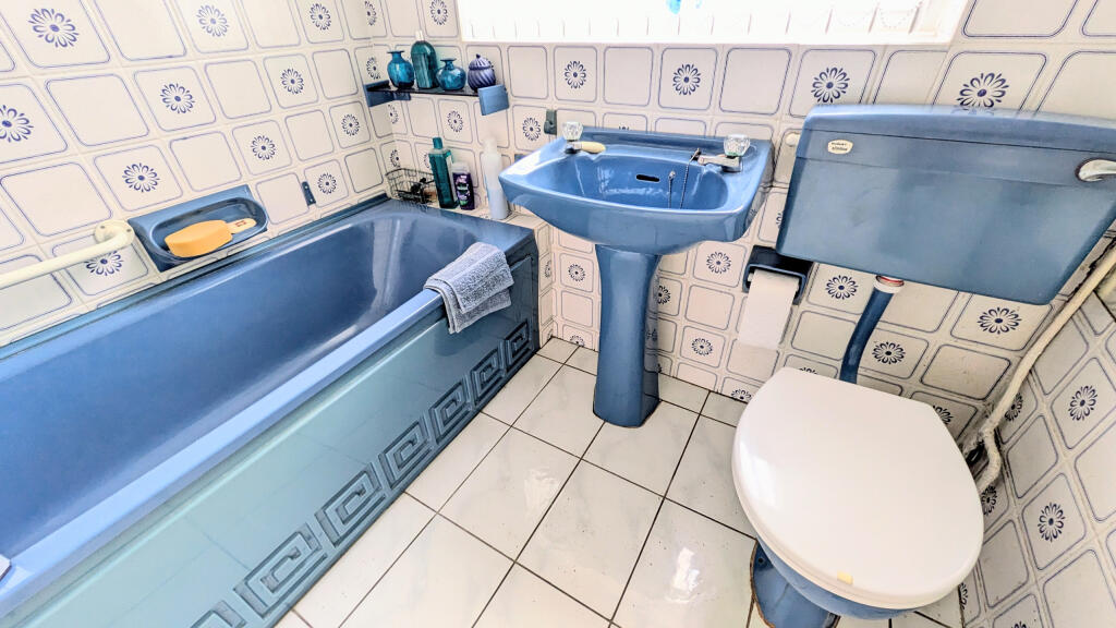 PXL_20251205_112201436.MP~2