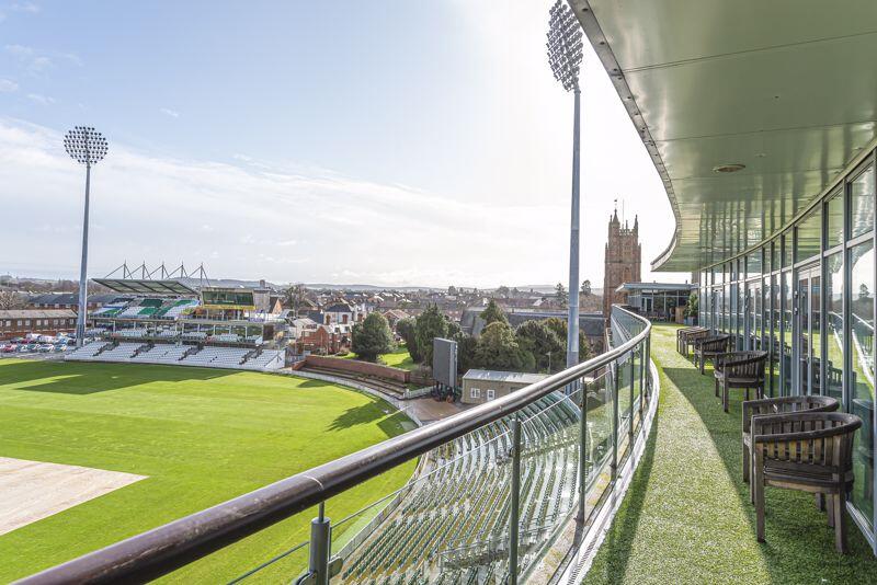 Owners' lounge balcony 