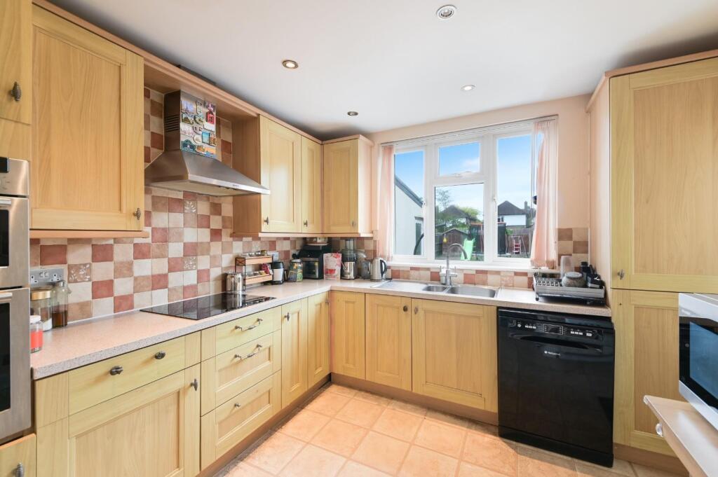 WOODSTONE AVENUE, (14).jpg