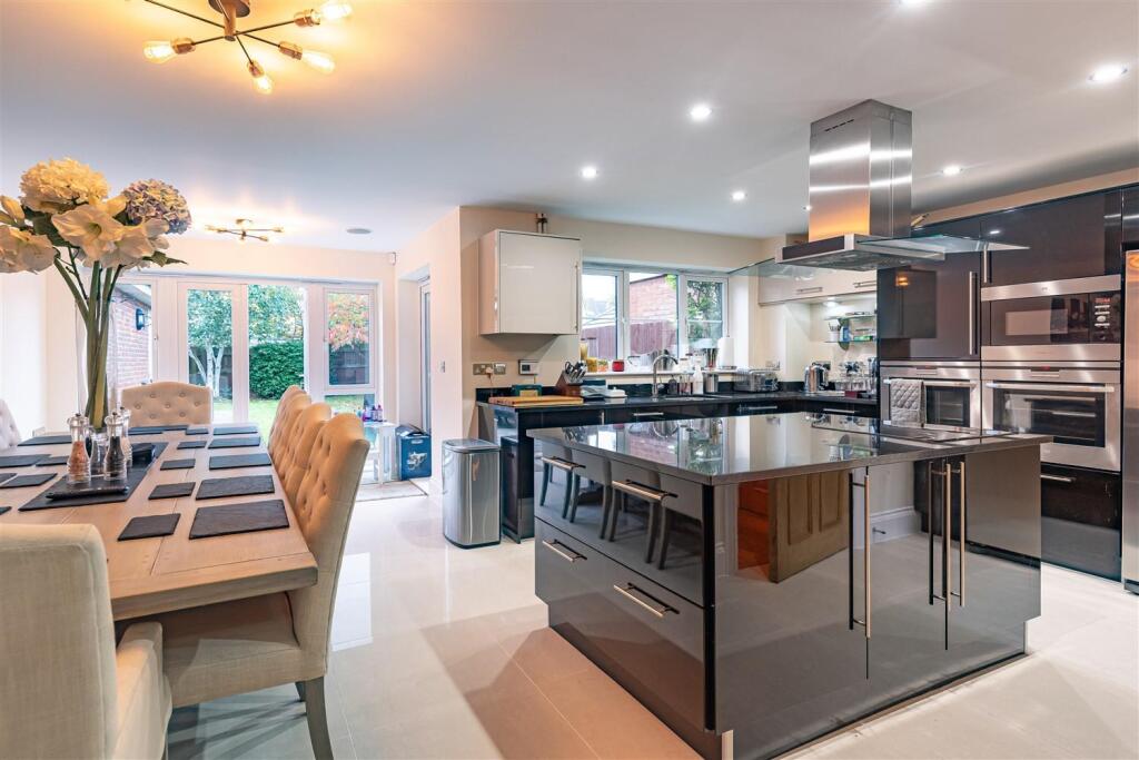 12 Boleyn Row (13).jpg