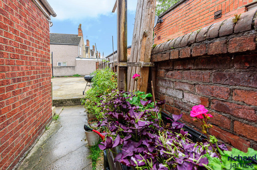 ed5258d4-9eec-477...