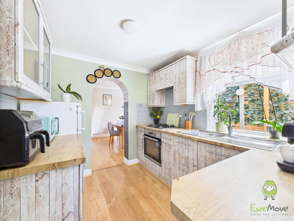 CAM01543G0-PR0136-STILL024