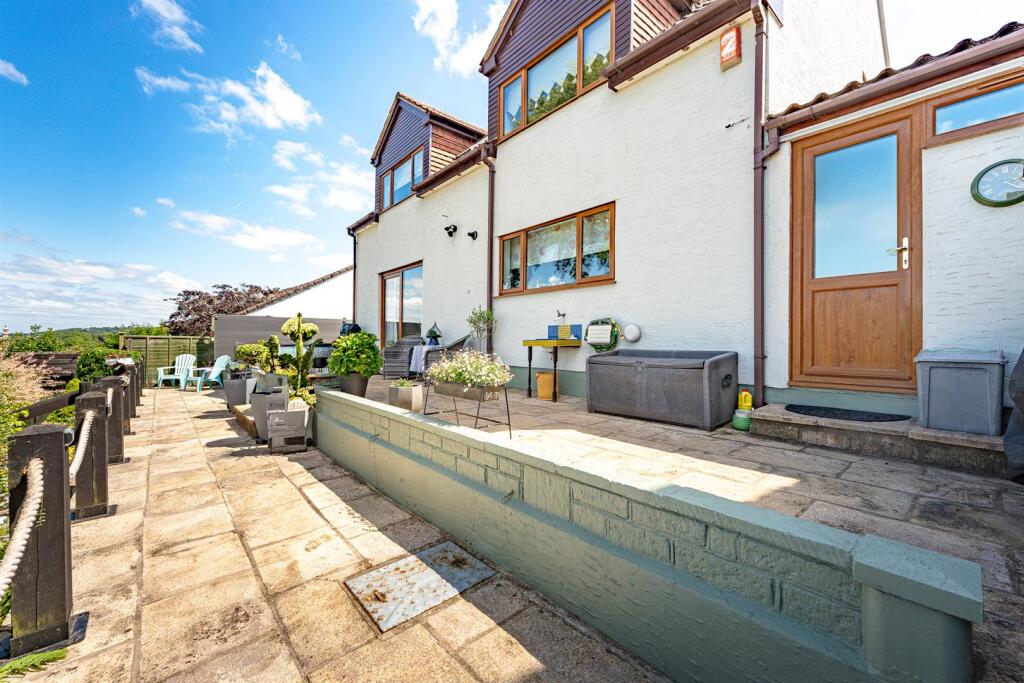 5 Rochester Close 10.jpg