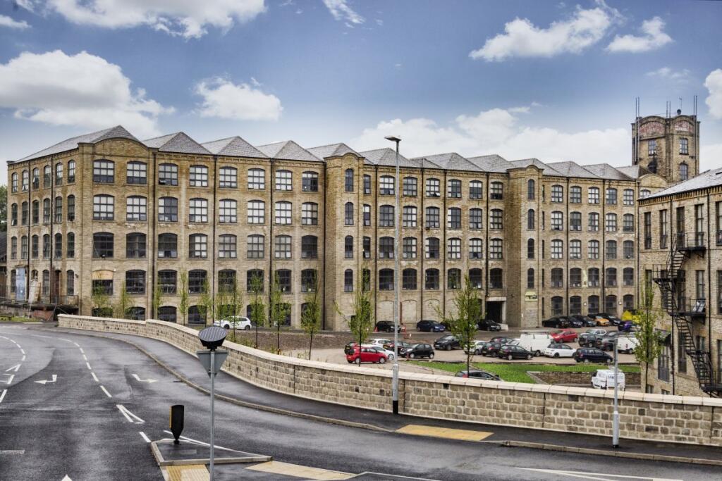 AVAILABLE TO RENT IS THIS MODERN ONE BEDROOM APAR