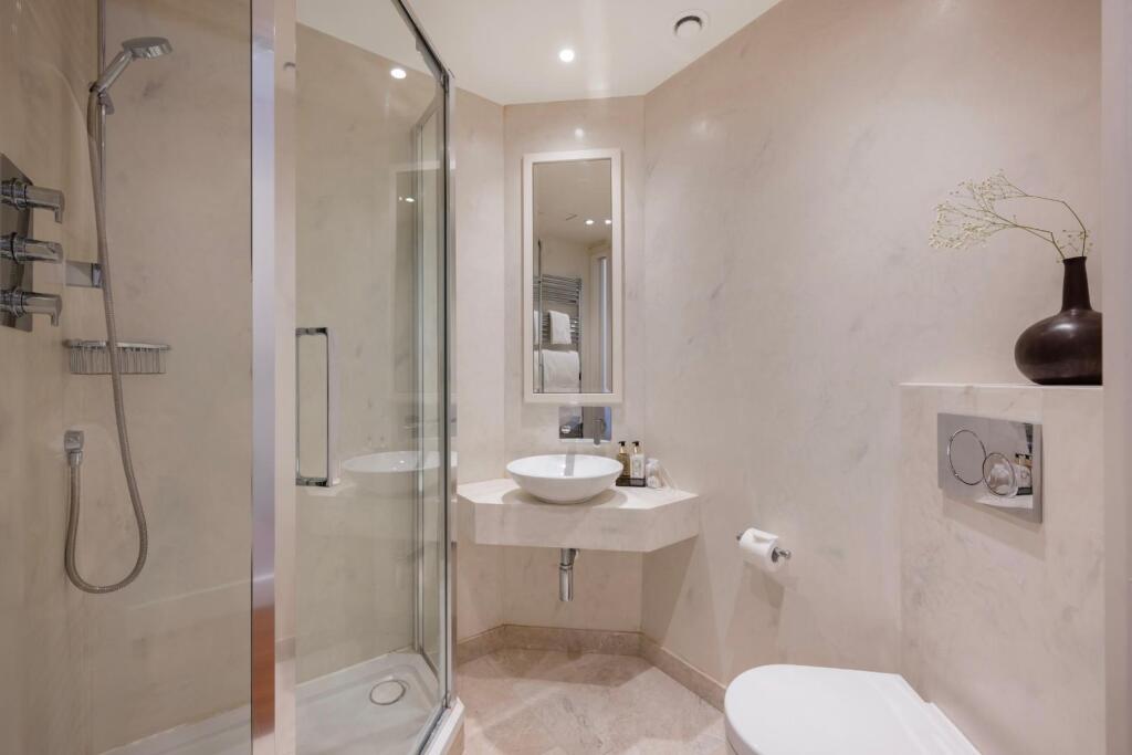 Flat 64-66 Riverside One Hi-60.jpg