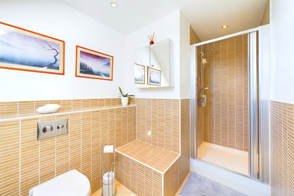 CAM03162G0-PR0214-STILL036