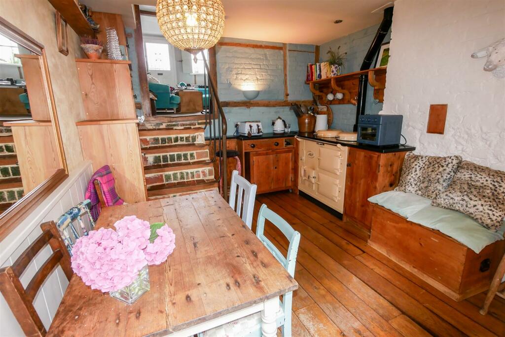 KITCHEN/BREAKFAST ROOM