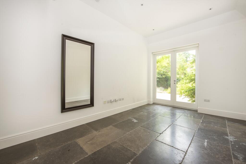 the-coach-house-c...