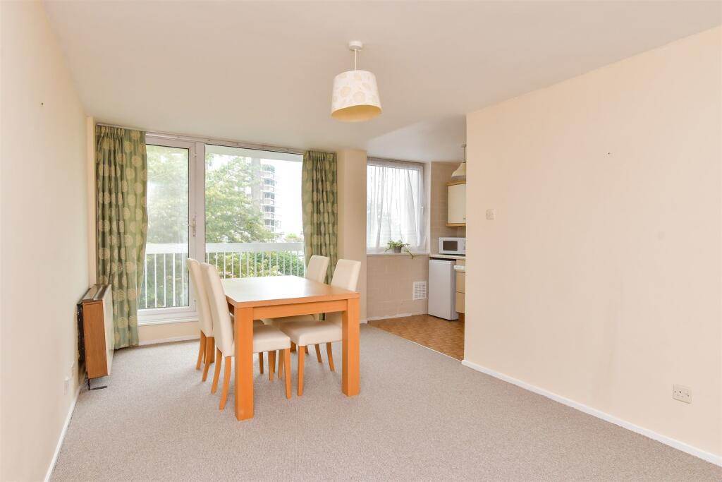 Kitchen/ Lounge