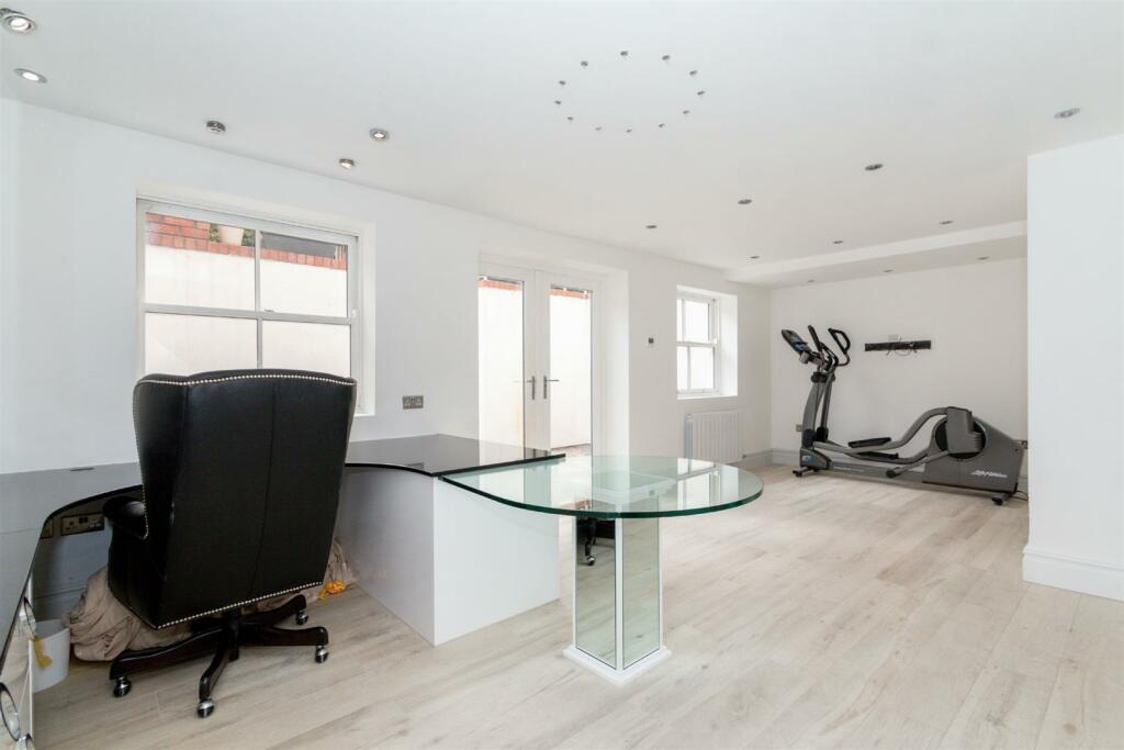 Office / Bedroom 5 Aspect 3