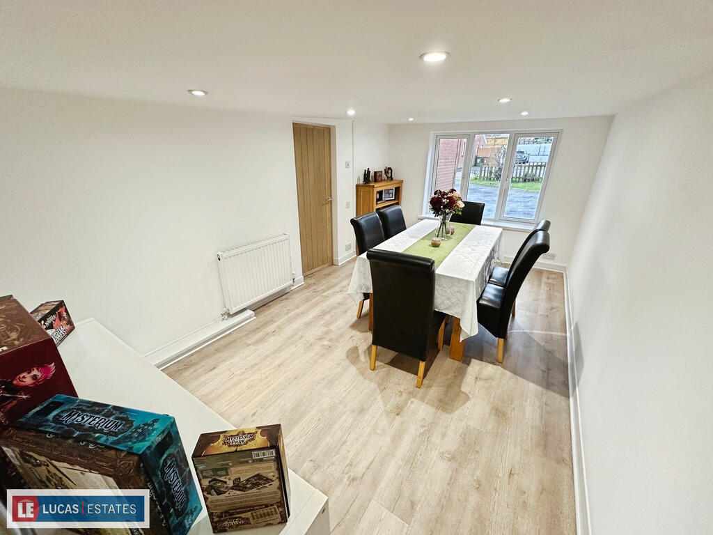 efb5425f--44BB-B9...