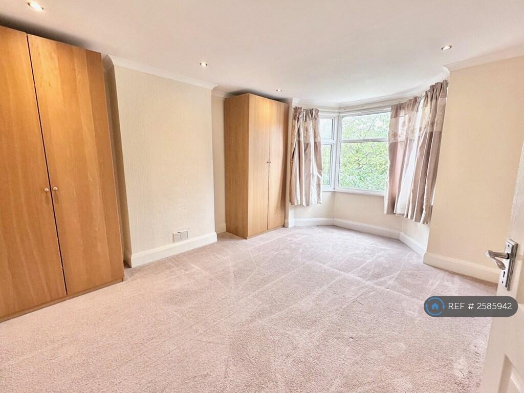 Master Bedroom (1)